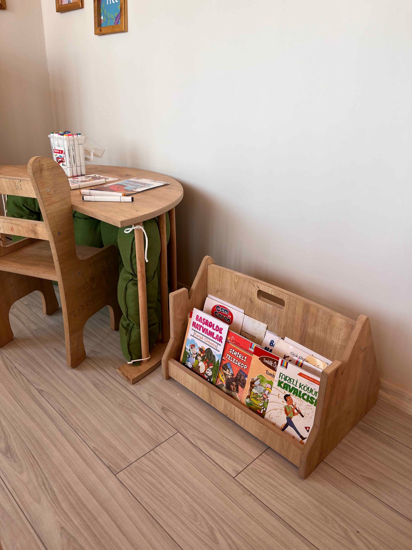 Montessori Mini Bookshelf