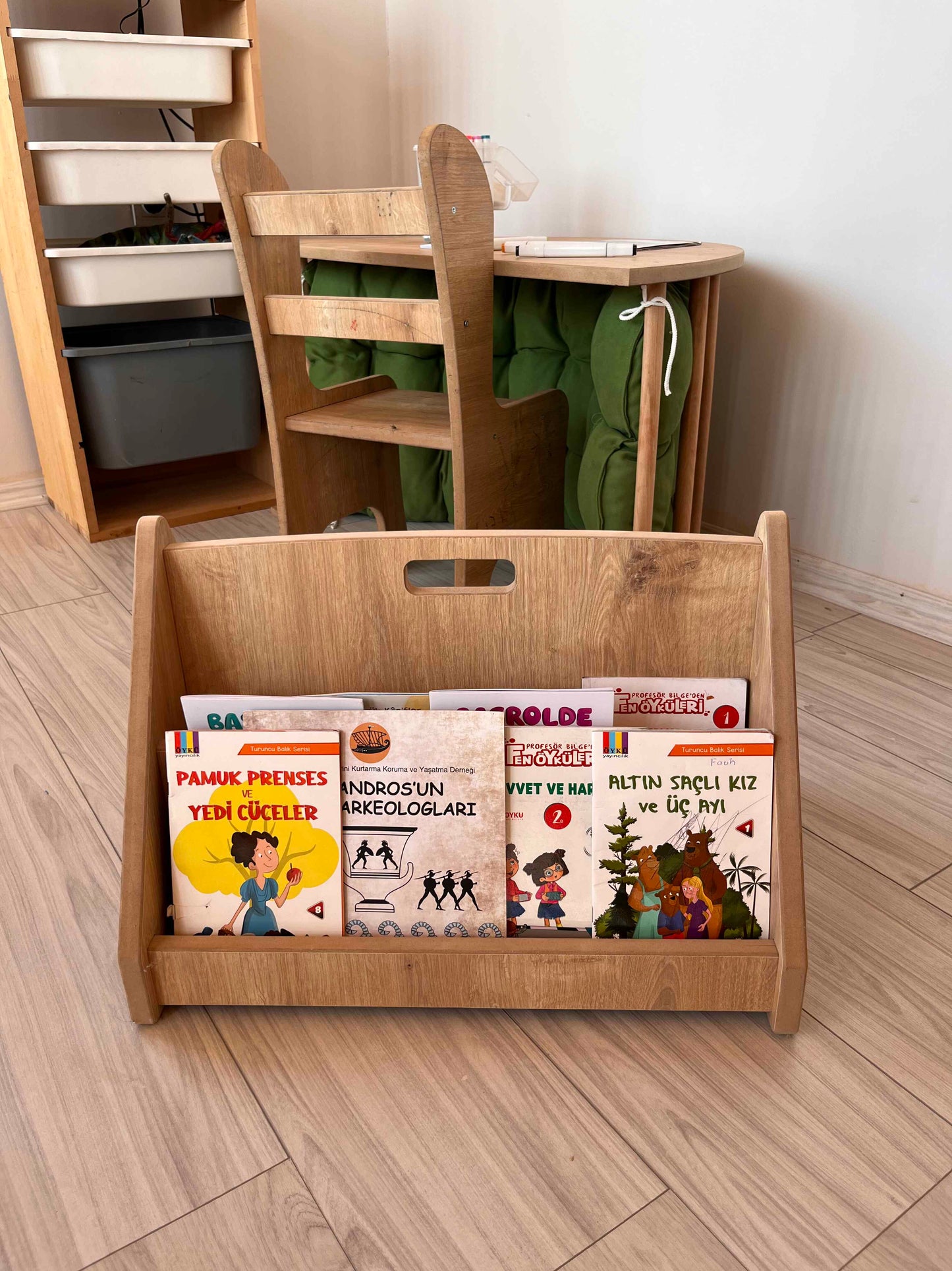 Montessori Mini Bookshelf