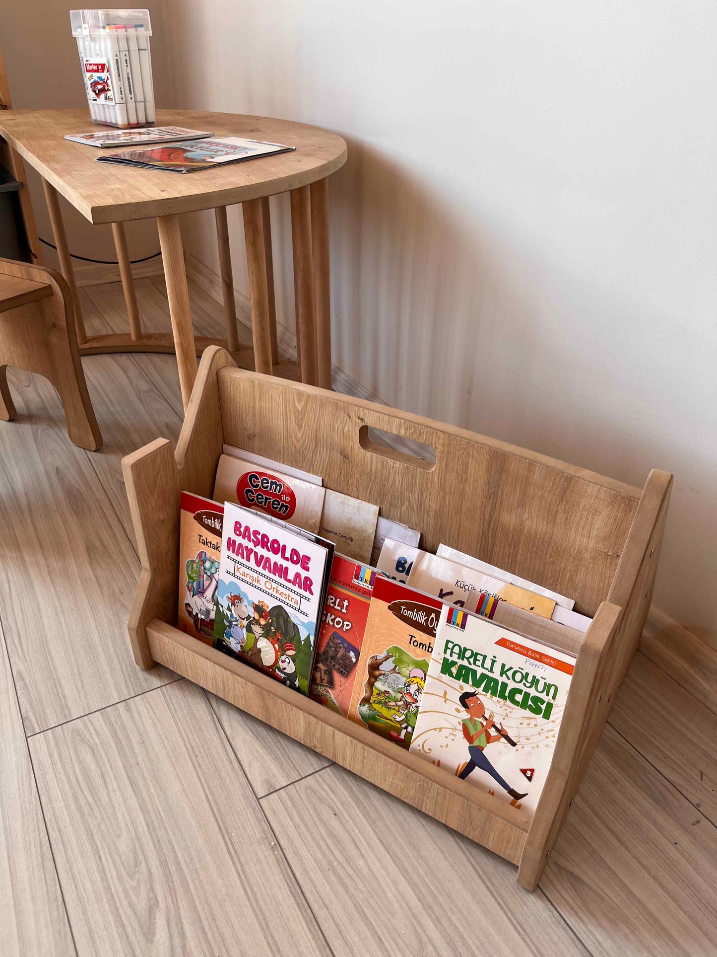 Montessori Mini Bookshelf